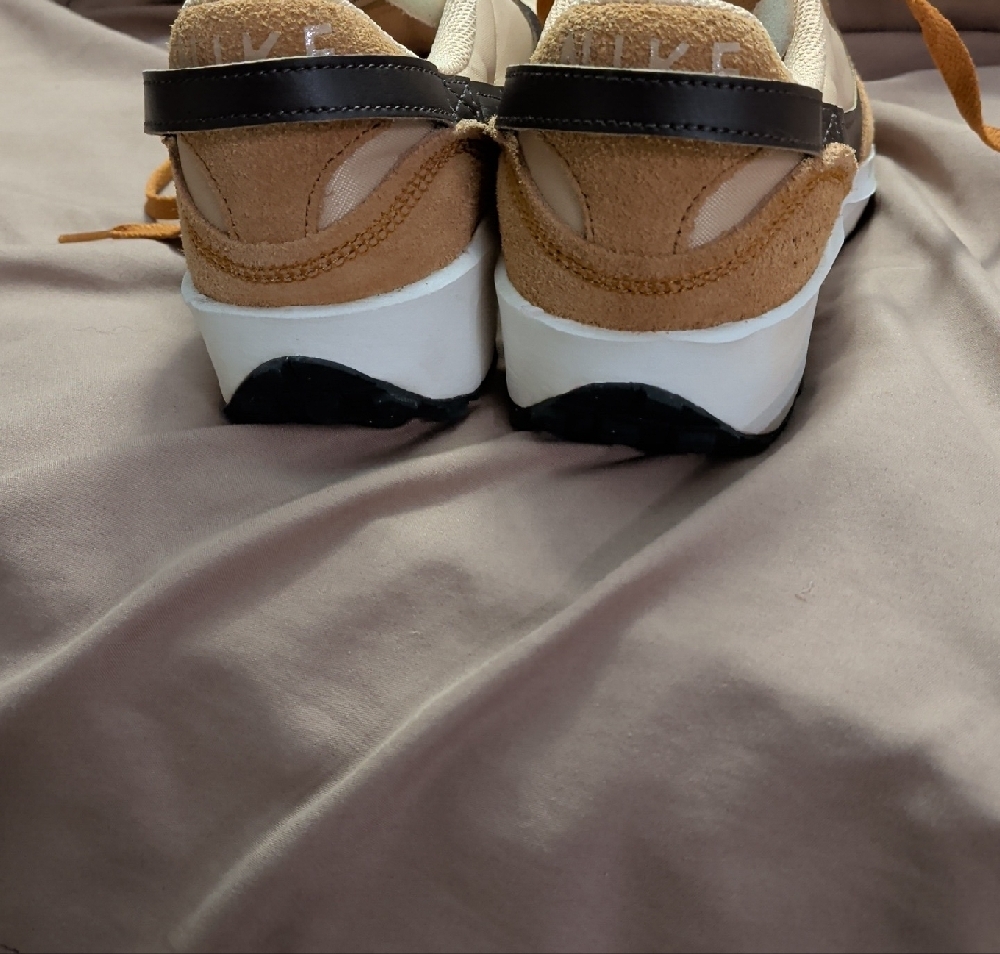 Nike Women's Sneakers in Tan and Black - Picture 6 of 7
